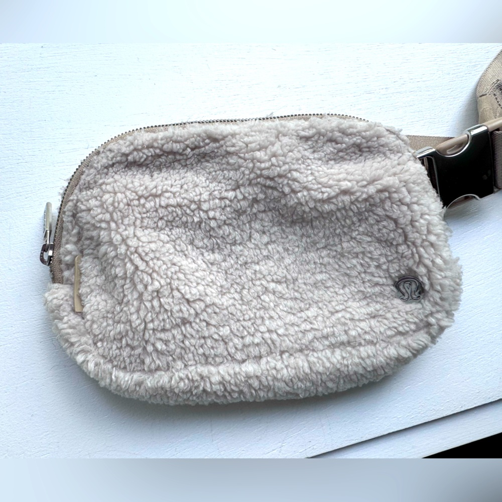 Fleece Lululemon Everywhere Belt Bag - Ivory